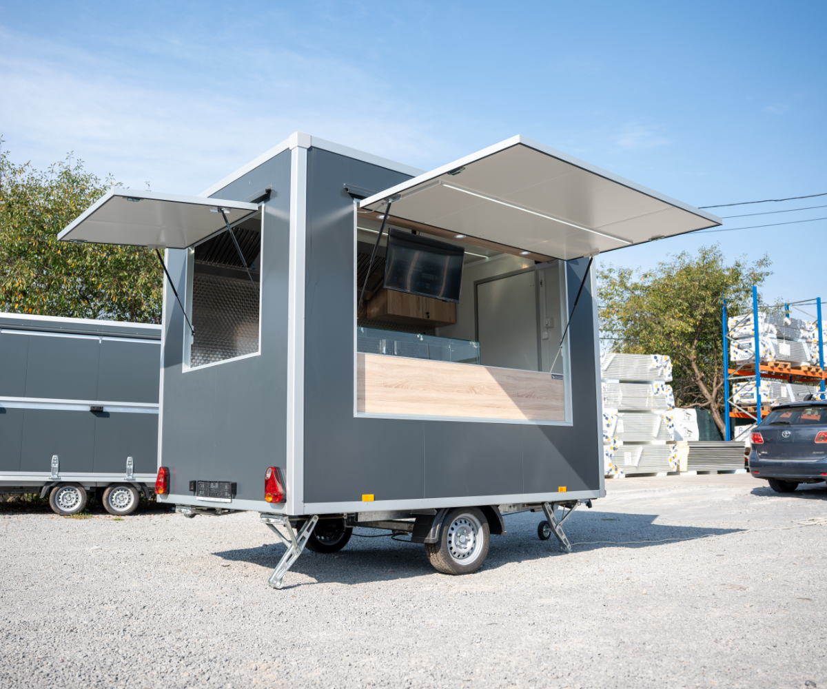 Ausgestatteter Imbisswagen 3m 1350 kg – KL 117